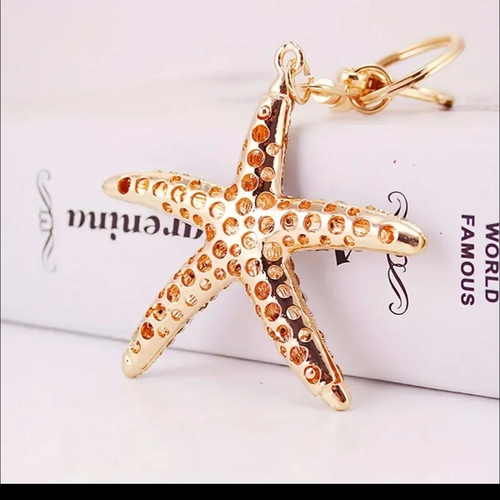 Starfish Keychain with Rhinestones - Picture 4 of 4